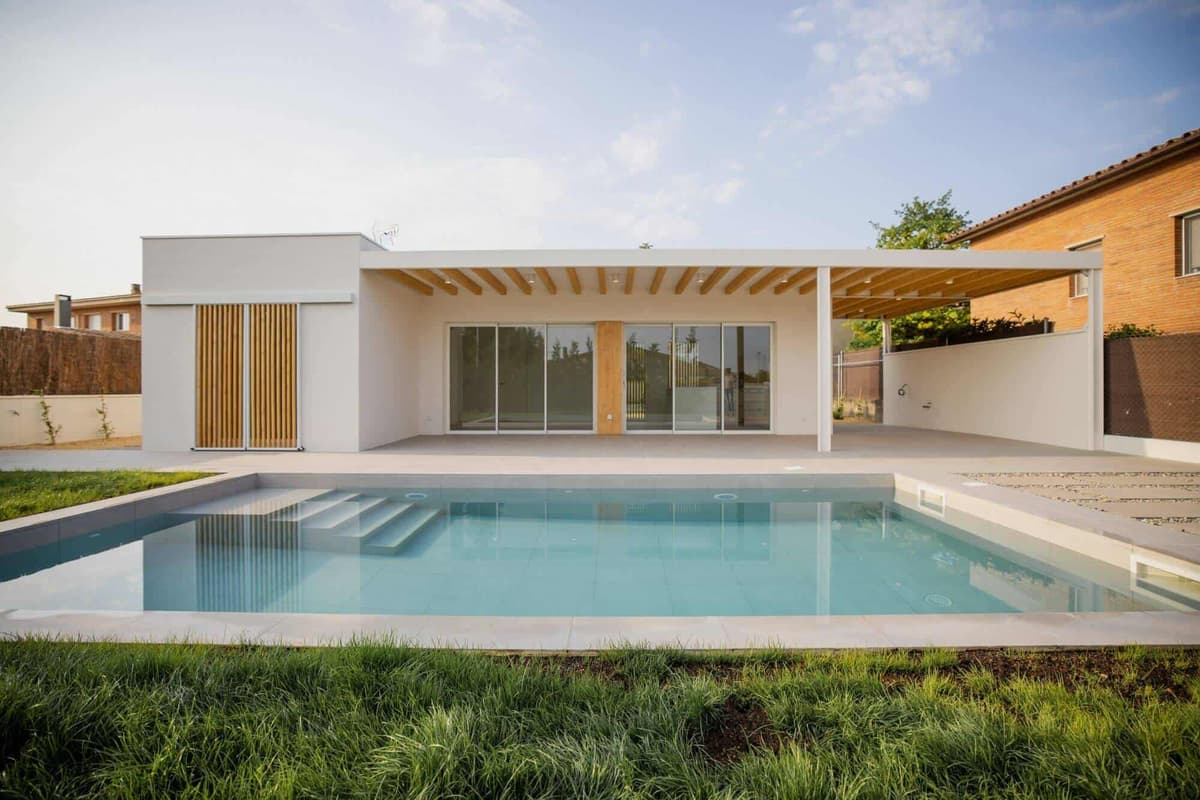 Casa de fusta amb disseny modern
